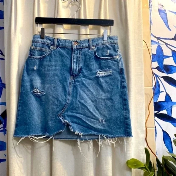 We The Free-Free People Distressed Denim Jean Skirt-Raw Edge-Light Wash-Size 28 - Picture 1 of 5